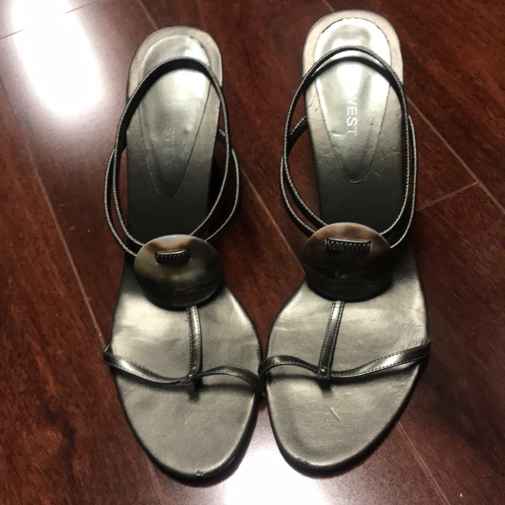 Platinum Sandals w/ faux Shell Nine West sz9